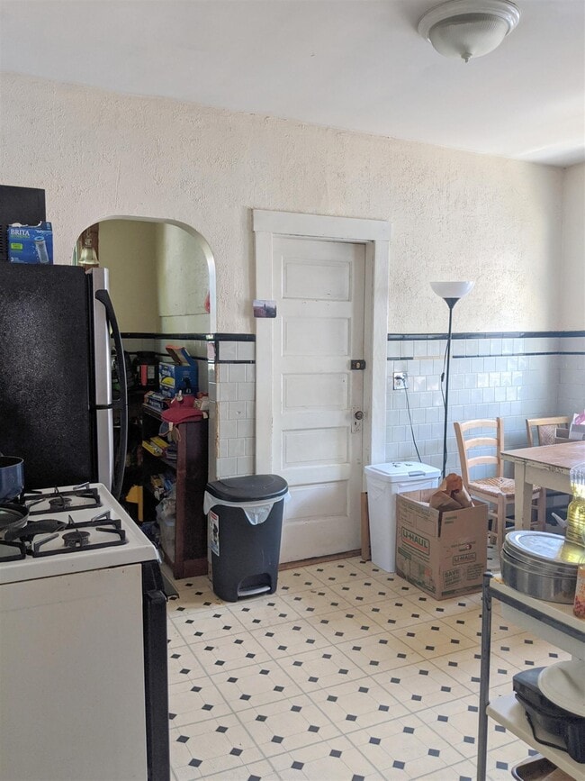 Building Photo - 64 Linden Ave