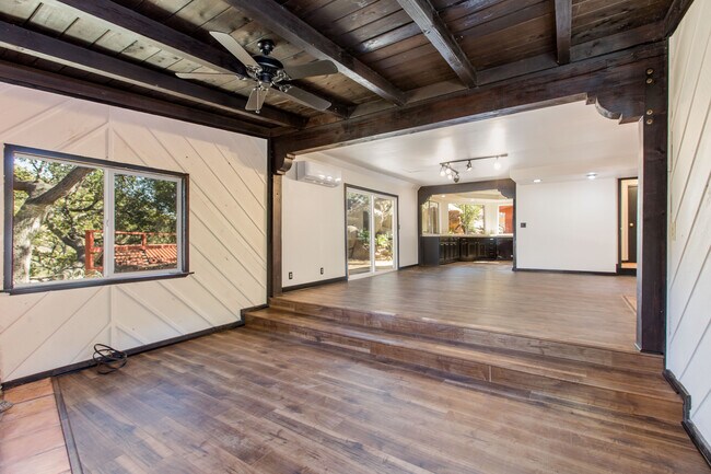 Foto del edificio - 7846 Lilac Ln
