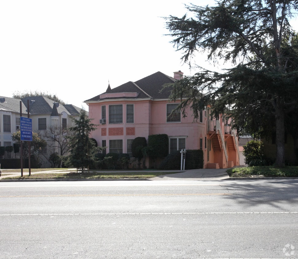 Building Photo - 4124-4130 Los Feliz Blvd
