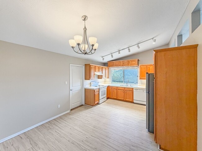Building Photo - Stunning 3B/2BA Spacious House with Attached Garage and Large Yard in Clairemont!
