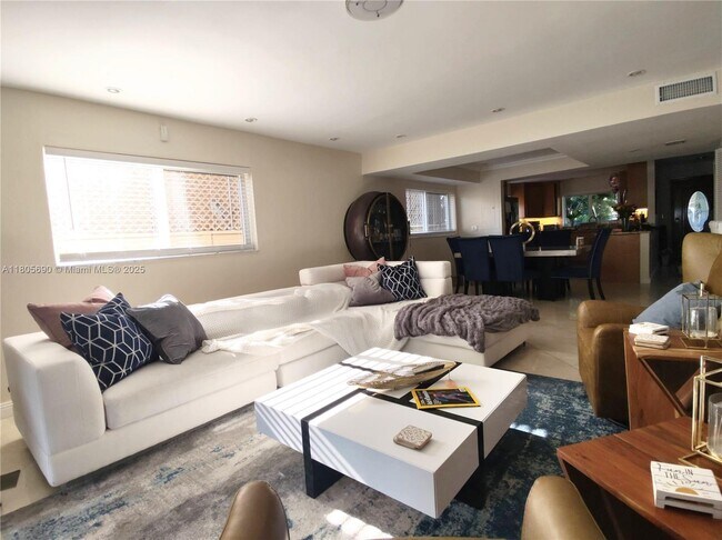 Foto del edificio - 3853 NE 170th St