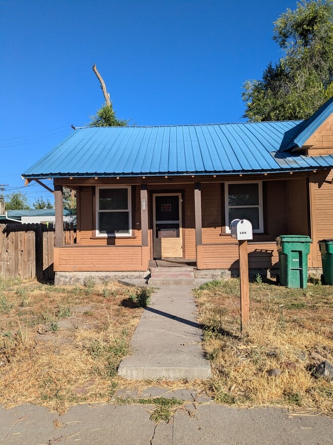 Building Photo - 811 Plum Ave
