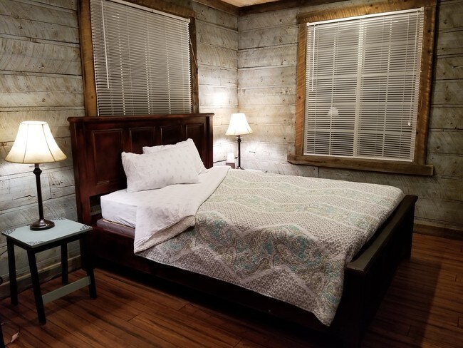 Queen bed - 13805 CO-65