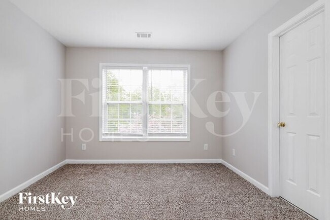 Building Photo - 1002 Andover Dr