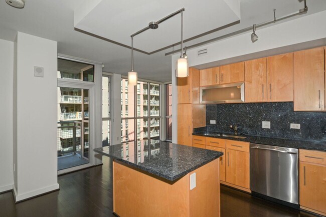 Foto del edificio - Over 800sq/ft One Bedroom at The Velocity!  AVAILABLE NOW!