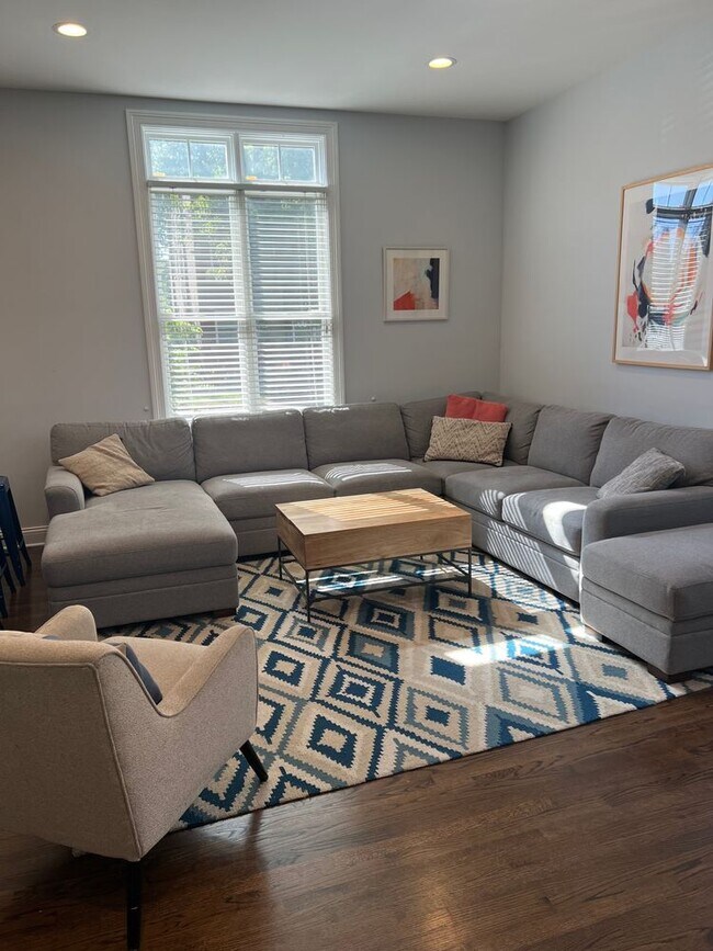 Foto del edificio - 1702 N Maplewood Ave