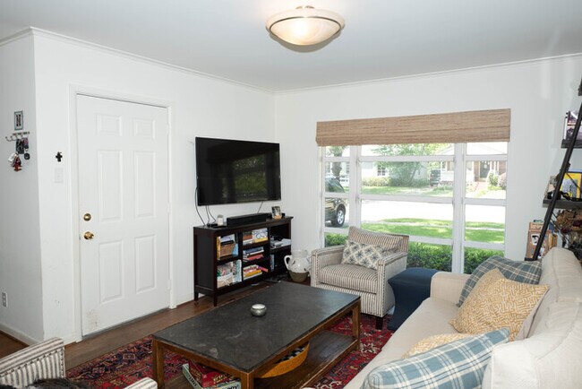 Foto del edificio - 4036 Beechwood Ln