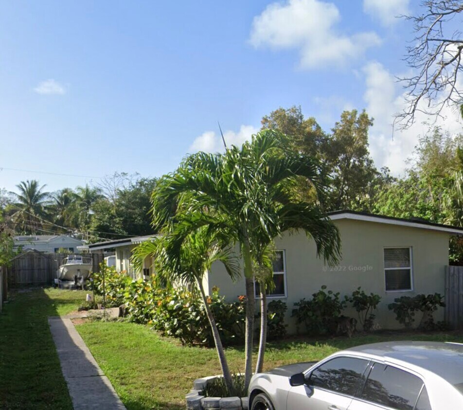 Vista de la calle - 230 NE 13th St