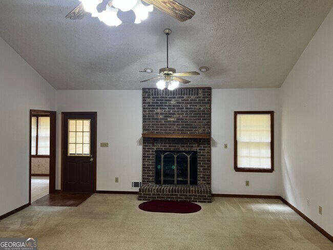 Foto del edificio - 380 Hidden Valley Dr SE