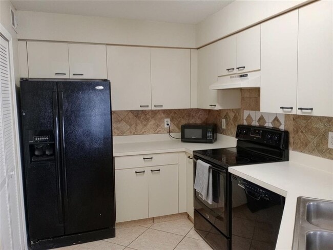Building Photo - 2550 N Alafaya Trail