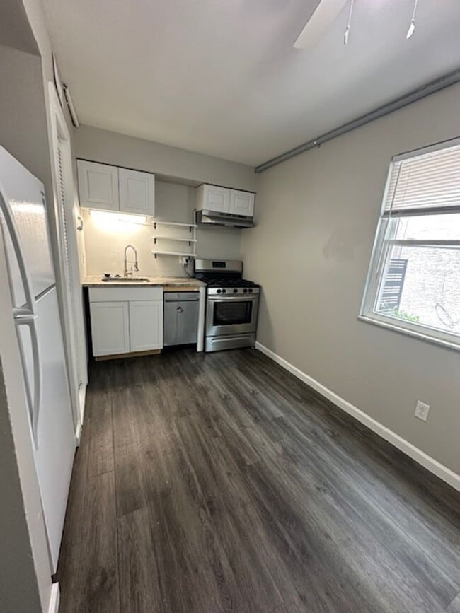 Building Photo - 2661 Medary Ave