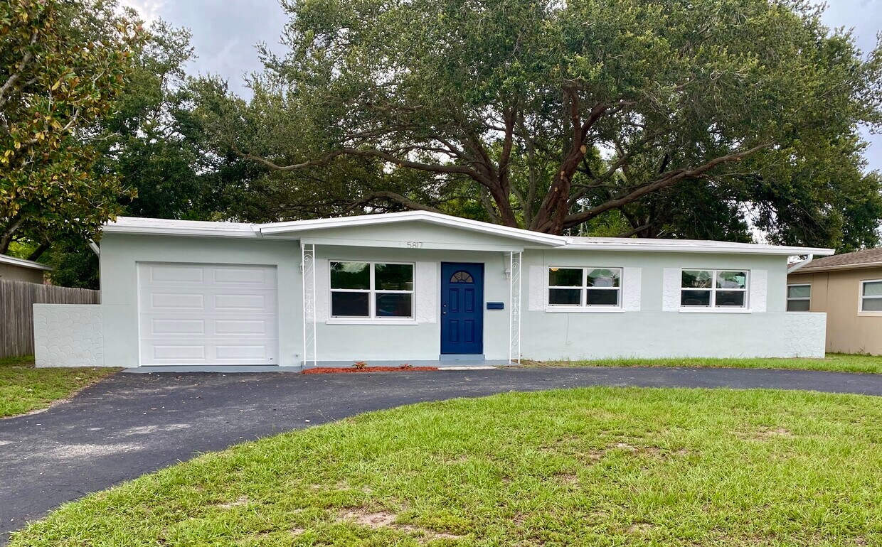 Foto principal - 5817 17th Ave N