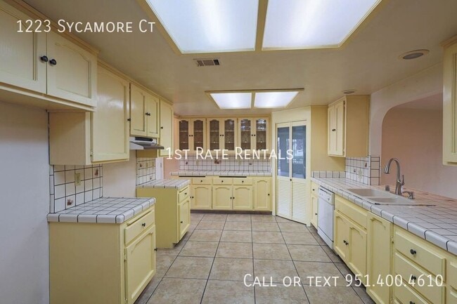 Foto del edificio - 1223 Sycamore Ct