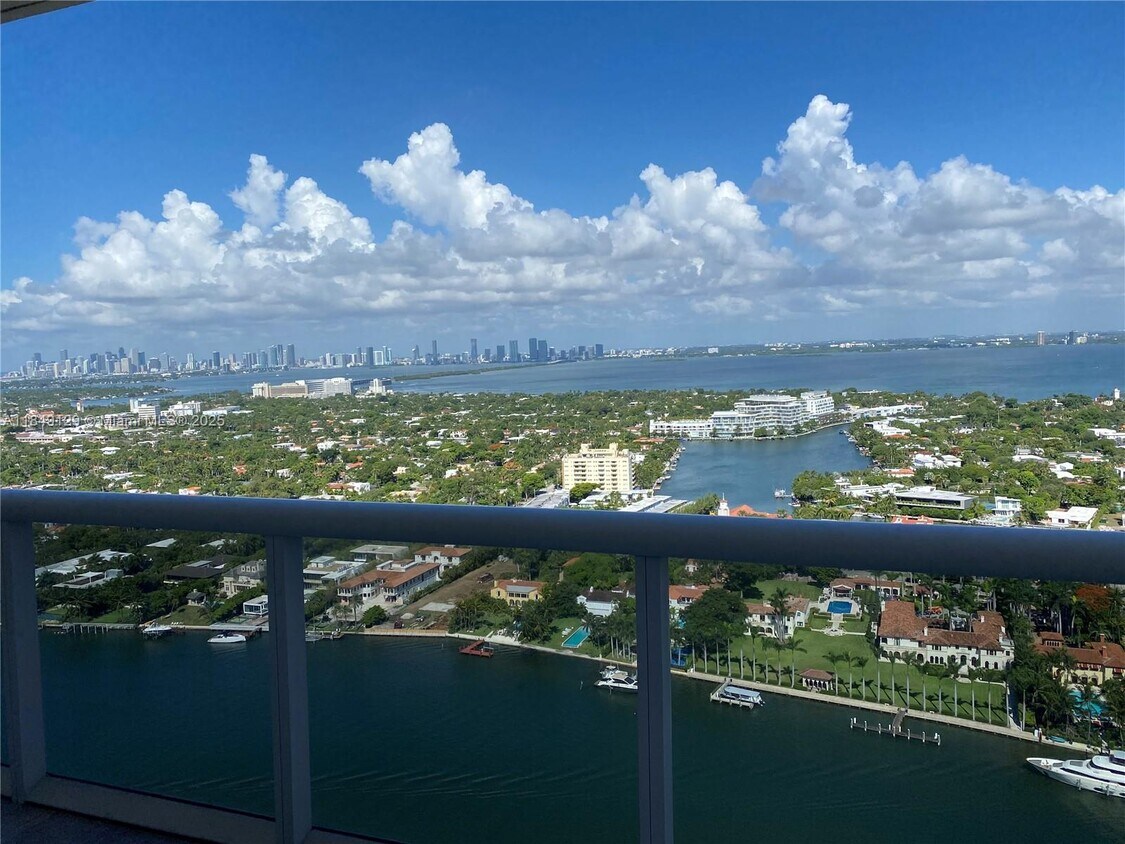 Foto principal - 4779 Collins Ave