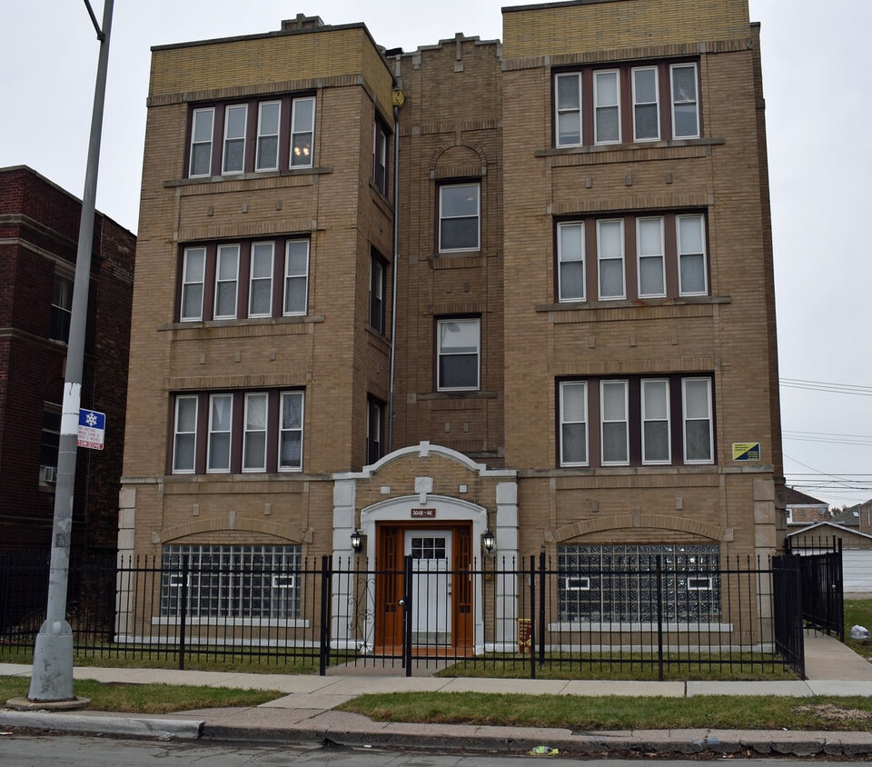 Foto principal - 5346 W Jackson Blvd