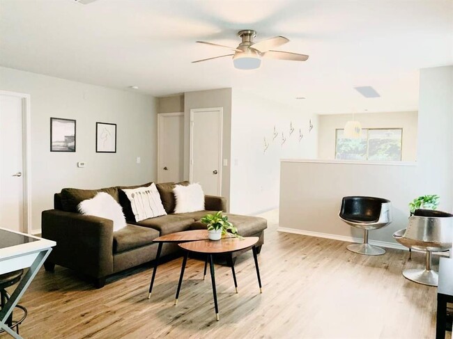 Foto del edificio - 4705 Cypress Bend