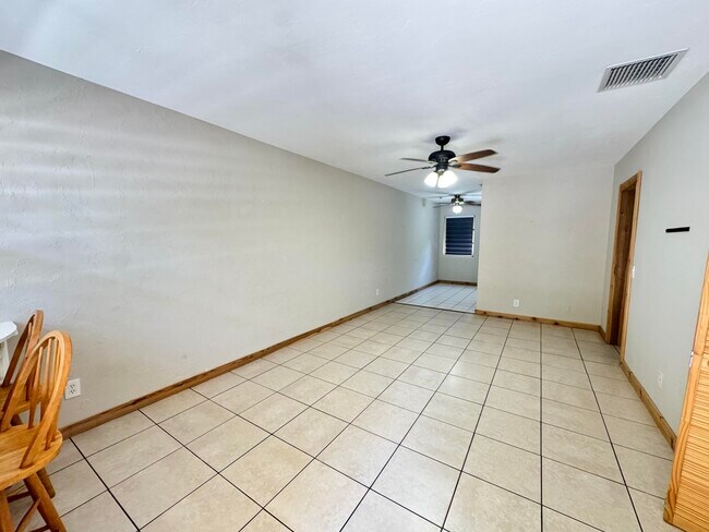 Foto del edificio - 8341 Sunset Dr