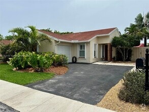 Building Photo - 13970 Beechwood Ct