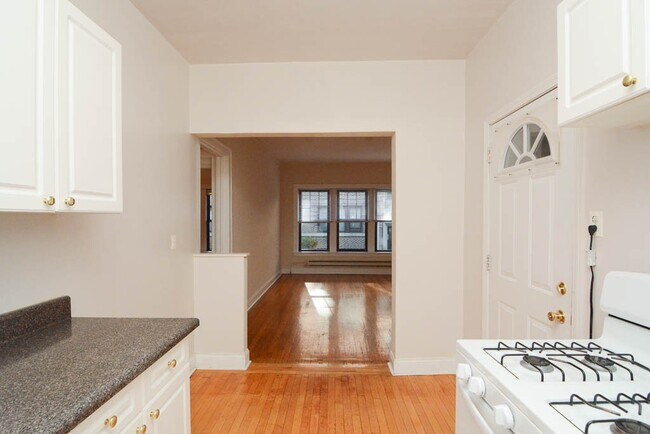 Building Photo - 1315 Oak Ave