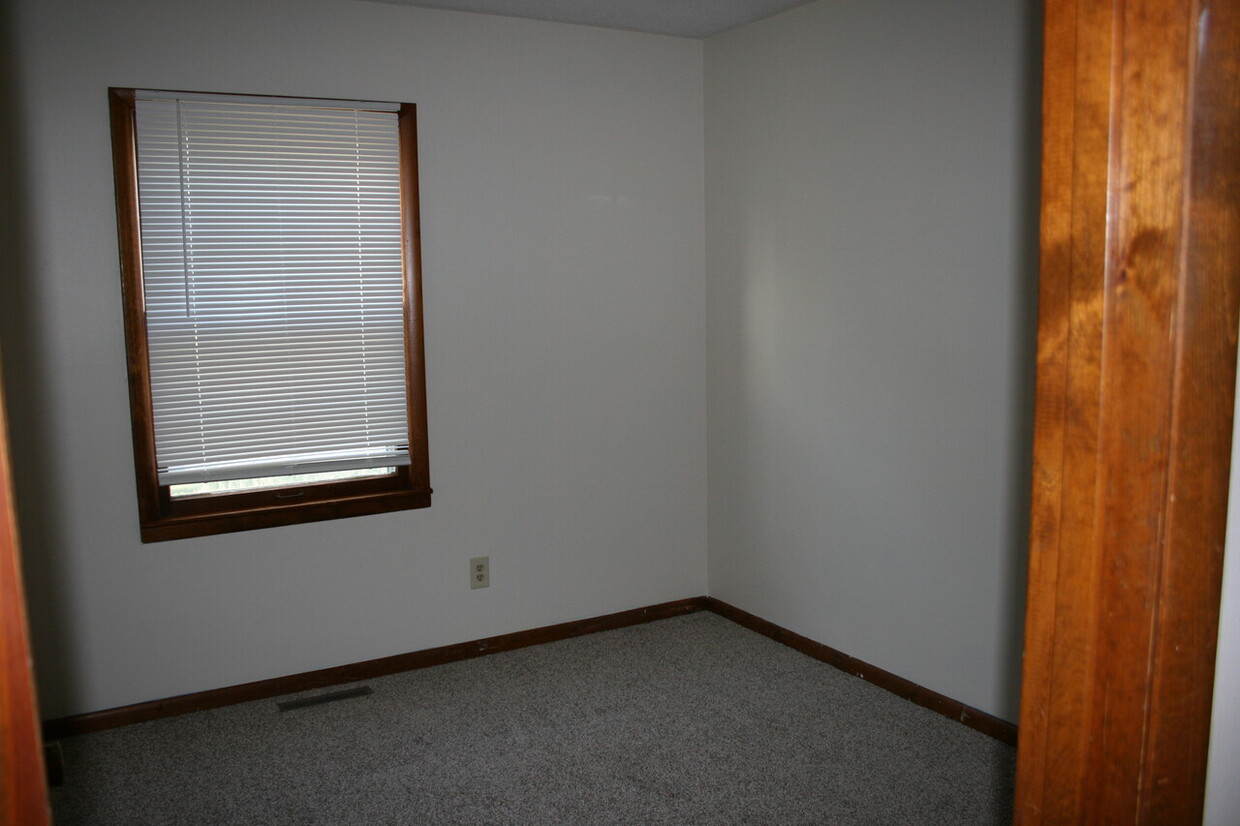 Building Photo - 107 7th St