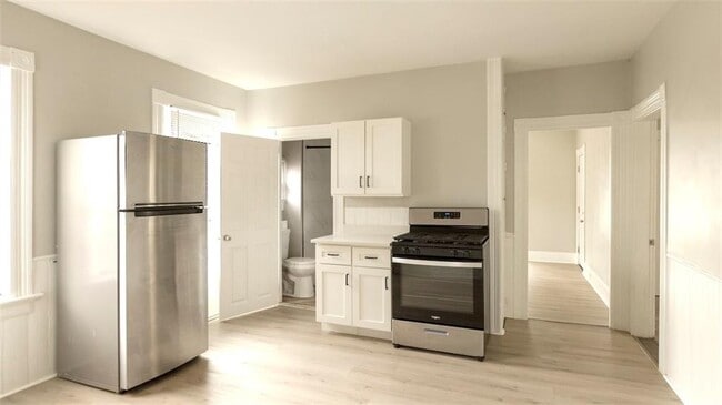 Building Photo - 65 Hendrick St