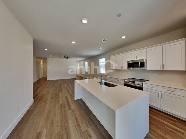Building Photo - 510 Speckled Orchid Pl