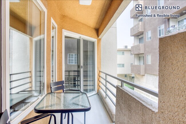Foto del edificio - 1710 N Fuller Ave