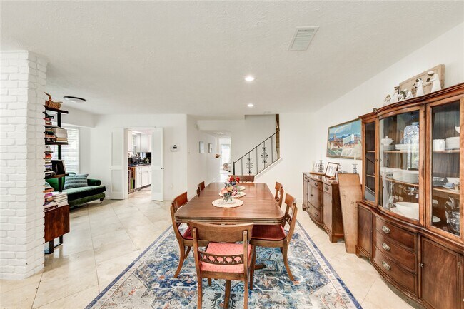 Foto del edificio - 13050 Trail Hollow Dr