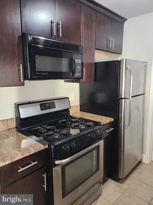 Foto del edificio - 701 Thornton Ct