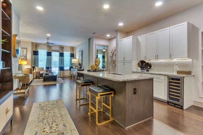 Building Photo - 3 bedroom in Dallas TX 75225