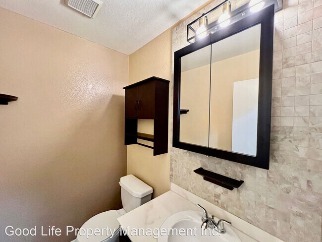 Building Photo - 2 br, 1.5 bath House - 10925 Via Banco