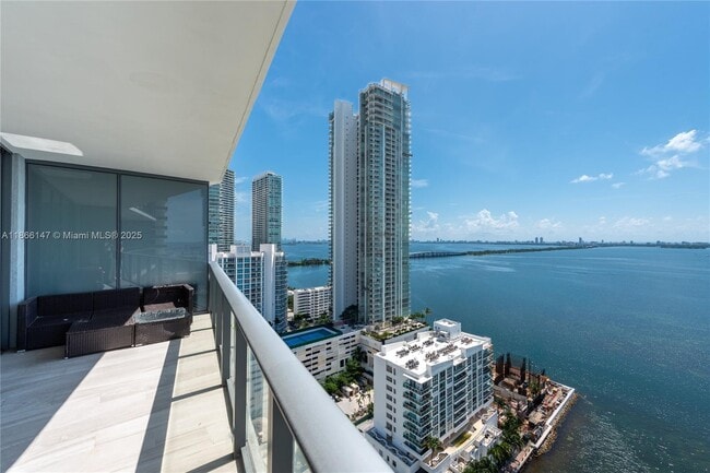 Foto del edificio - 460 NE 28th St
