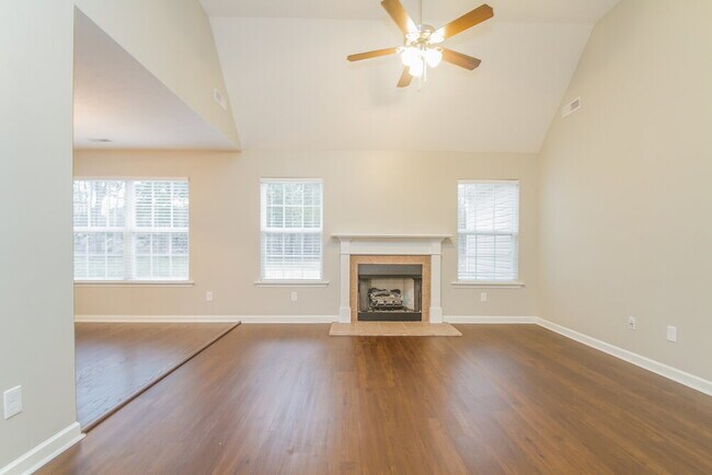 Foto del edificio - 1244 Crescent Ridge Drive