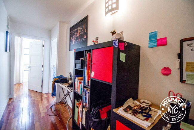 Foto del edificio - 461 Willoughby Ave