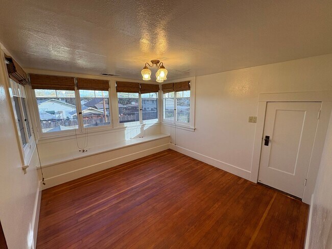 Foto del edificio - Beautiful Visalia Home Available Now!