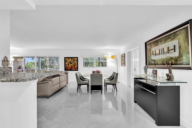 Foto del edificio - 800 NE 195th St