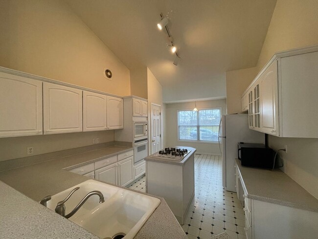Building Photo - 4368 Pond Ridge Ct