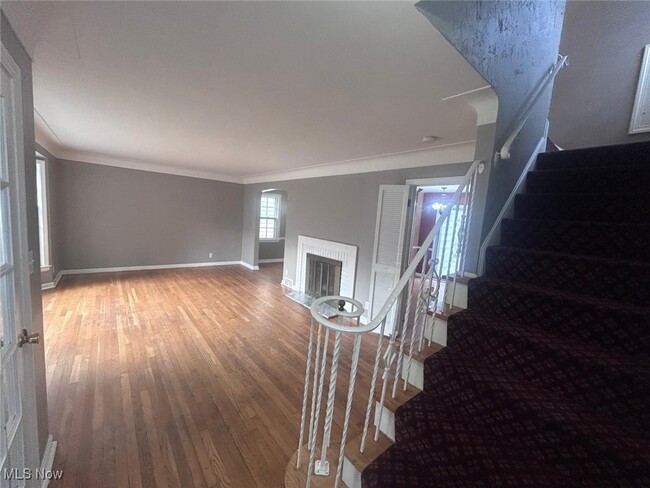 Building Photo - 2423 Laurelhurst Rd