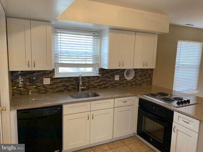 Foto del edificio - 22 Lynn Pl