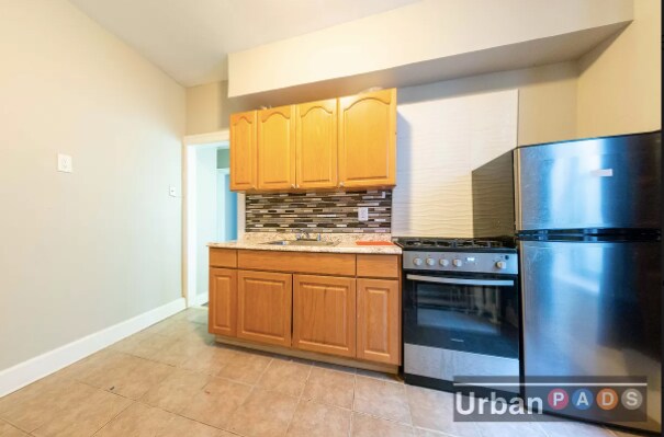 Foto del edificio - 226 E 95th St