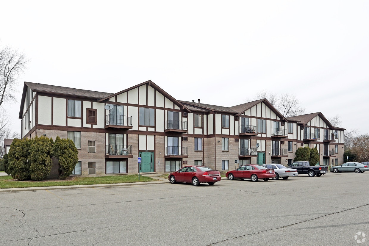 Park on Canal Clinton Twp, MI Apartments 42480 Green Valley Dr Clinton Township, MI