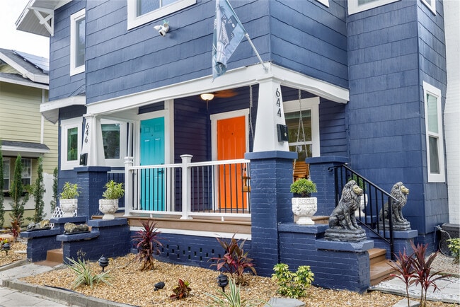 Building Photo - 644 6th Ave N