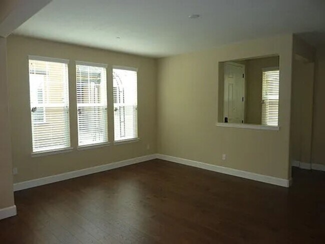 Building Photo - Fantastic Location in Roseville off Blue Oaks!  4 Bedroom Home with Downstairs Bedroom and Full B...