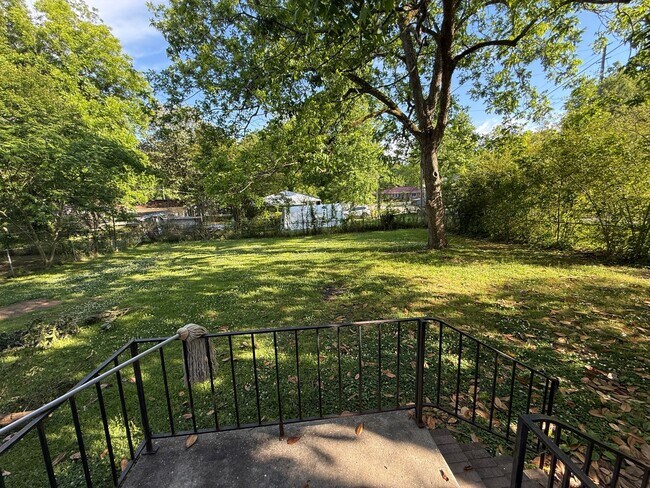 Foto del edificio - Charming 2 Bedroom / 1 Bathroom Home Near Downtown Pell City & Logan Martin Lake