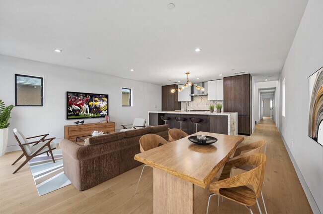 Building Photo - 121-121 139 39th St