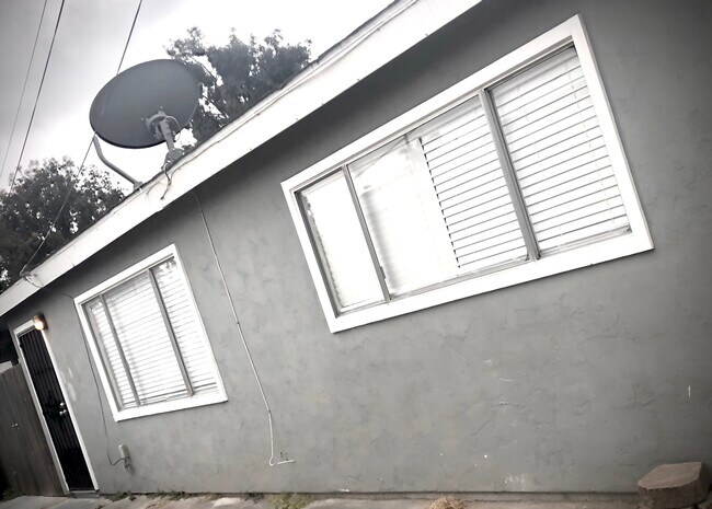 Building Photo - 4328 Poplar St