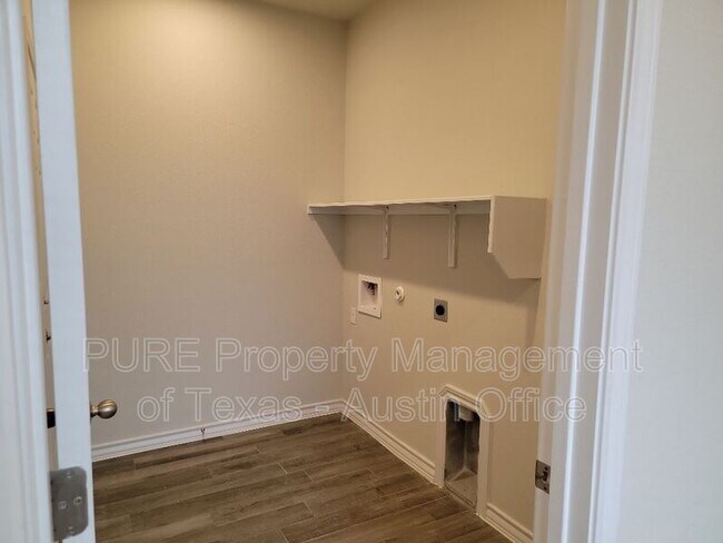 Foto del edificio - 12001 Clayton Creek Ave