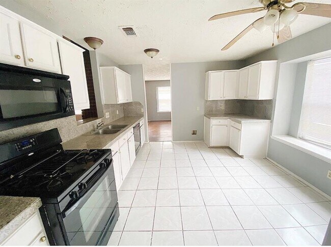 Foto del edificio - 7718 8 Willows Rd