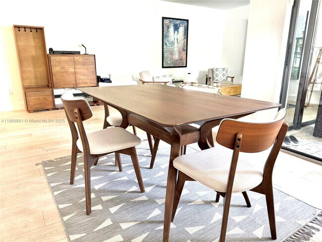 Foto del edificio - 3553 Magellan Cir