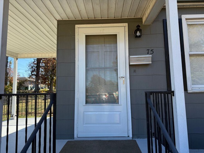 Foto del edificio - Charming 2 Bedroom Home With Spacious Yard!